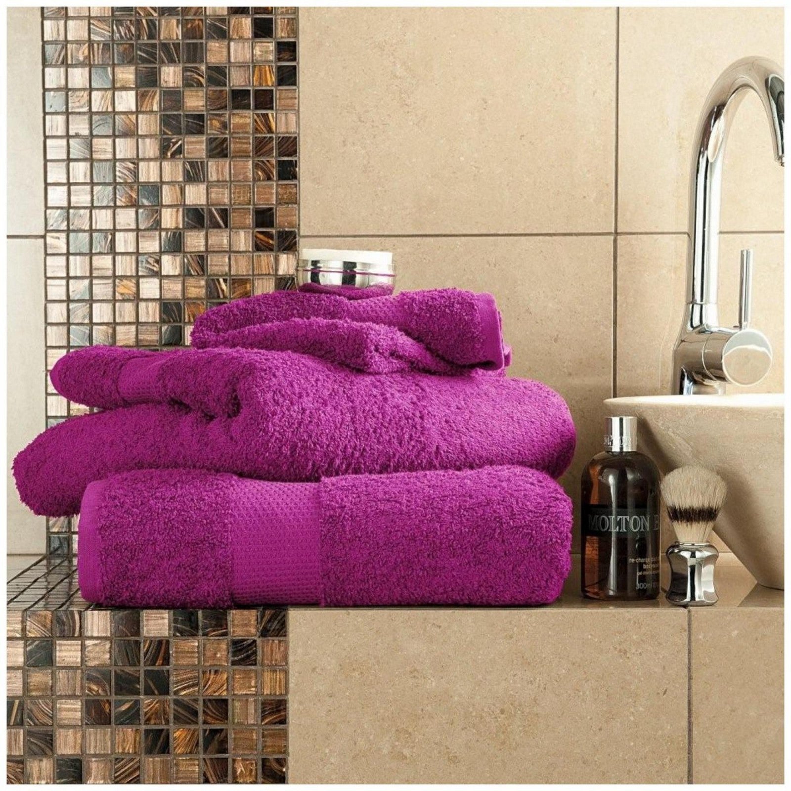 41044338 miami hand towel 50x85 magenta 1